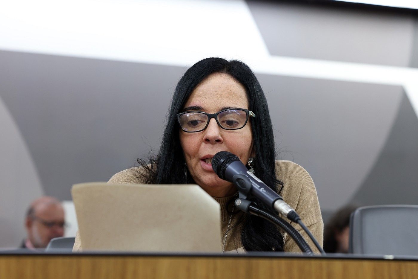 Nome de deputada ganha força para vaga no TCE, mas polarização marca debate na ALMG