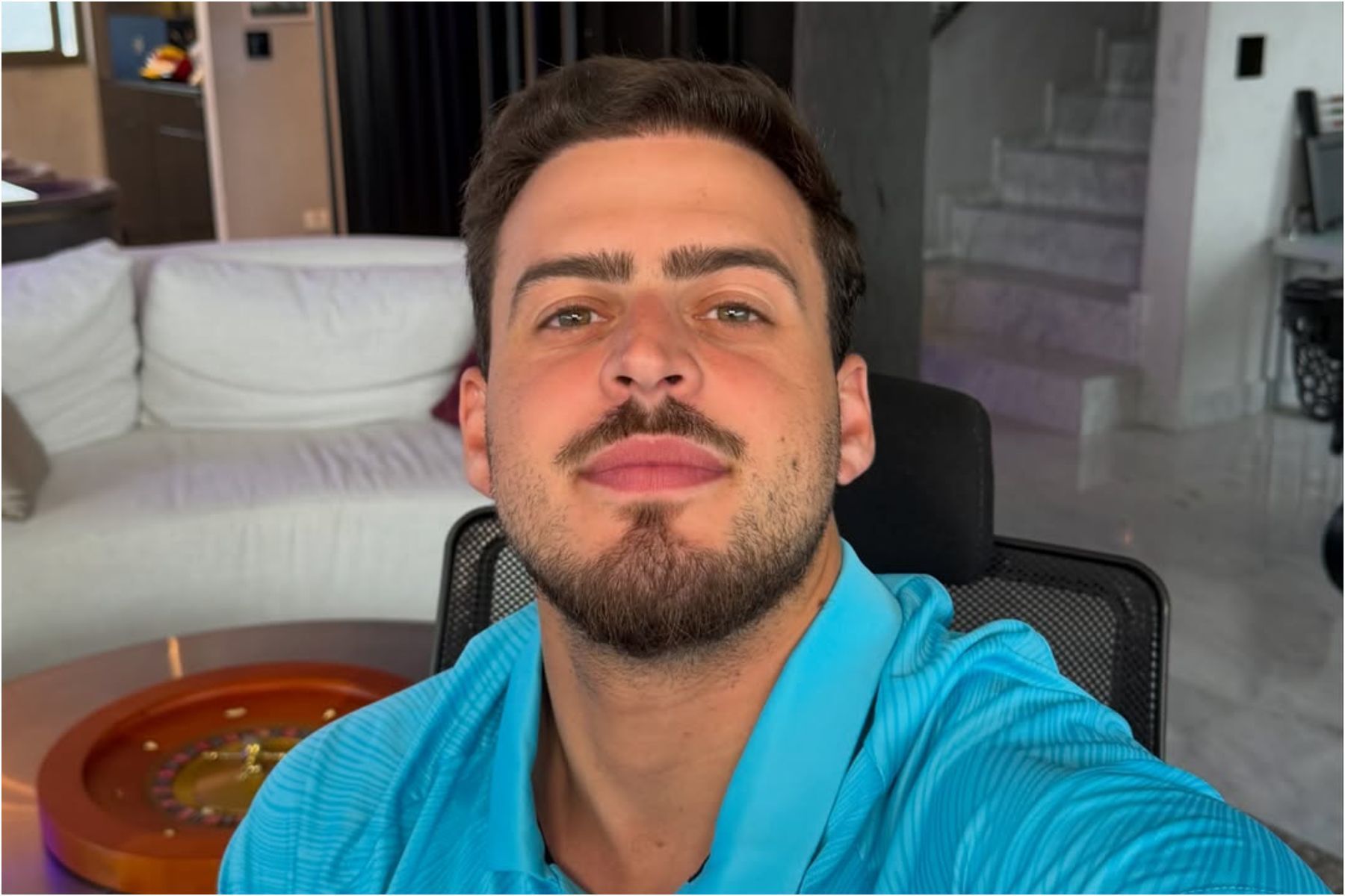Jon Vlogs toma atitude inesperada após ameaça de deportação durante Copa do Mundo