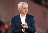 Benfica recebe multa do Real Madrid, se despede de Mourinho e anuncia substituto