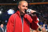 Justin Bieber participa do Draft da NHL e anuncia primeira escolha