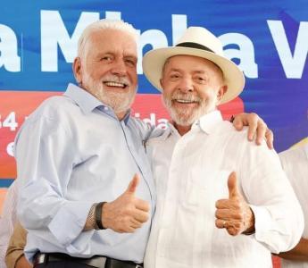 Jaques Wagner, senador e pré-candidato à reeleição pelo PT, e o presidente Luiz Inácio Lula da Silva, aliados históricos desde a fundação do Partido dos Trabalhadores