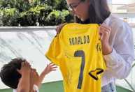 Filho de Marília Mendonça reage ao ganhar camisa autografada por Cristiano Ronaldo