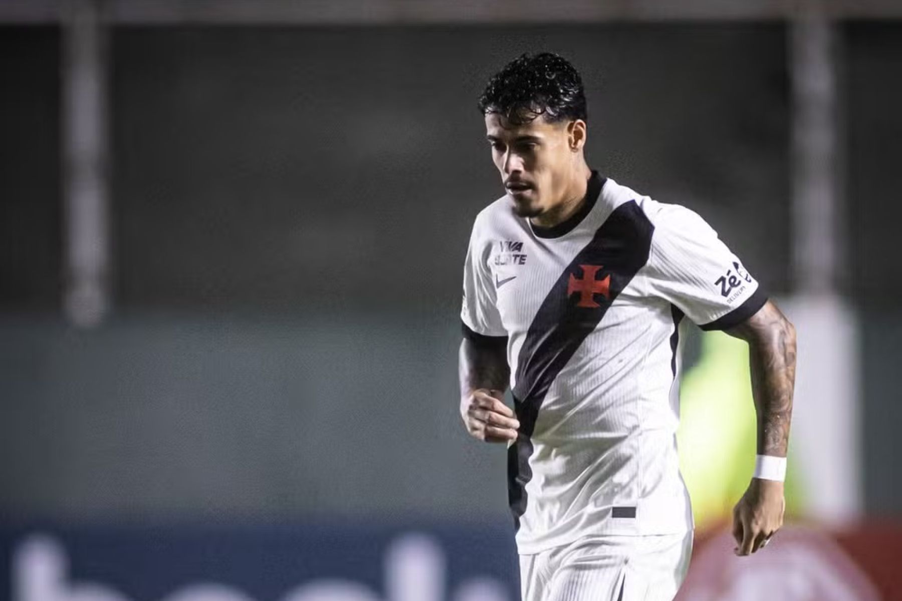Zagueiro do Vasco recebe oferta de clube da MLS e deve ser negociado