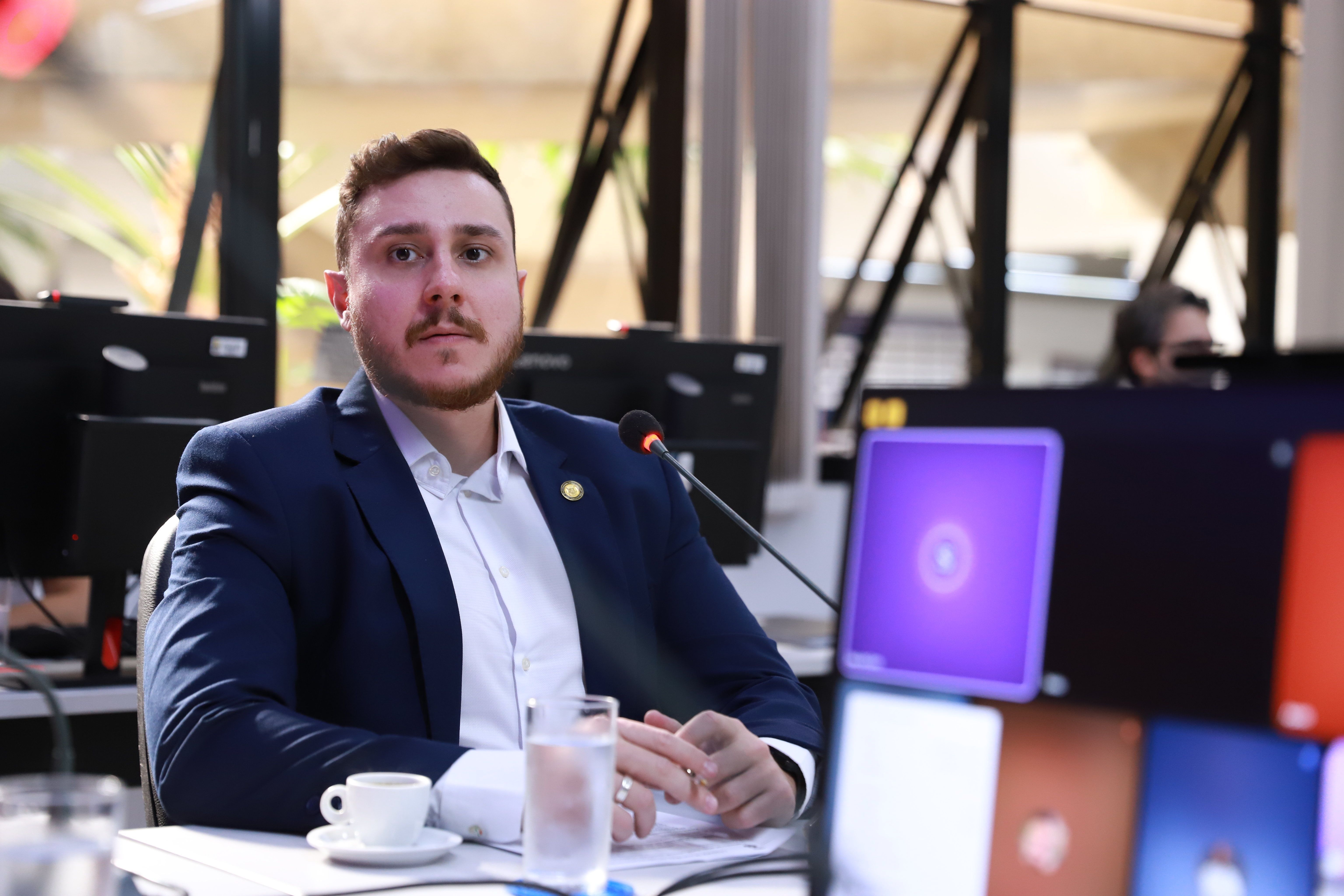 Comissão pode votar relatório que pede cassação de Lucas Ganem nesta quinta (25)