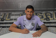 Promessa do Atlético assina contrato profissional com multa de R$ 350 milhões