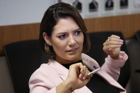 Michelle Bolsonaro confirma candidatura ao Senado pelo DF: 'Caminhar juntos'