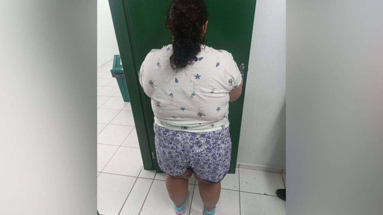 Mulher de 37 que 'fingia' ter 12 anos usava mamadeira, chupeta e enganou família por 14 meses