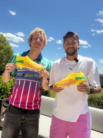 Nova chuteira de Neymar fornecida pela Puma para a Copa do Mundo