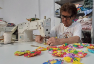 Aos 70 anos, artesã faz do fuxico uma ferramenta de trabalho, renda e inclusão social em MG