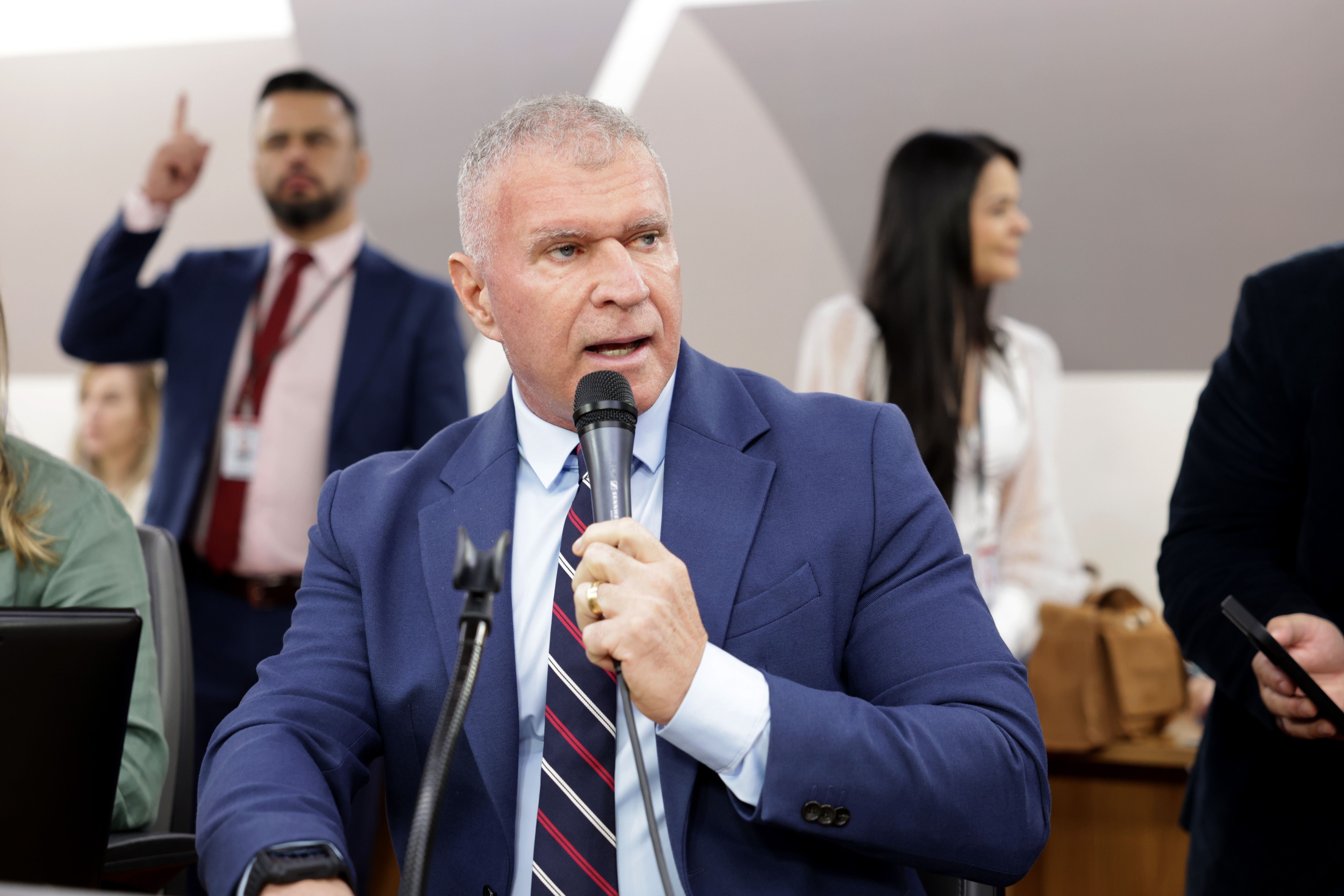 ‘Minas tem mais de 3 mil presos ligados a facções como PCC e CV’, diz secretário