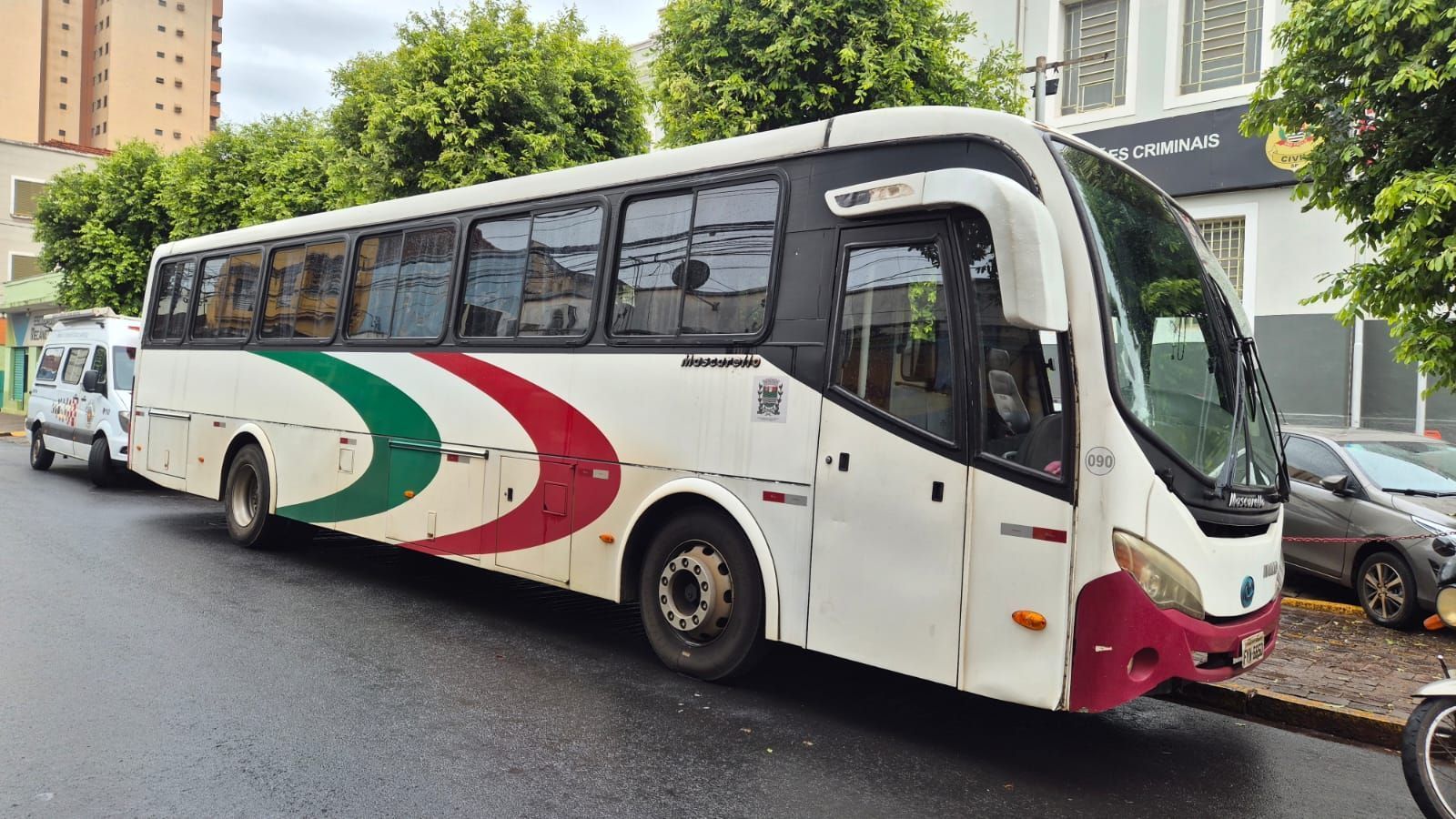 Homem é preso após fazer reféns em ônibus que levava pacientes para hospital no interior de SP
