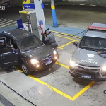 Vídeo: homem mantido refém dentro de carro é resgatado pela PM na Grande São Paulo
