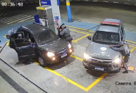 Vídeo: homem mantido refém dentro de carro é resgatado pela PM na Grande São Paulo