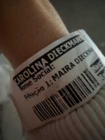 Carolina Dieckmmann celebrou alta hospitalar