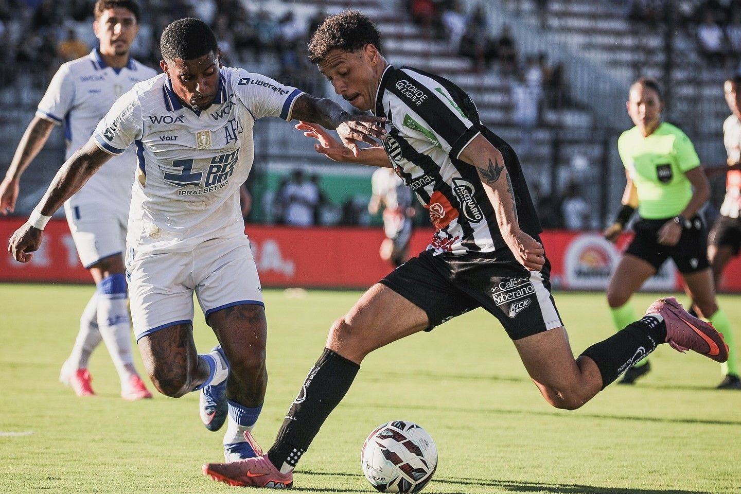 Athletic marca no fim, vence o Avaí e se recupera na Série B do Brasileiro