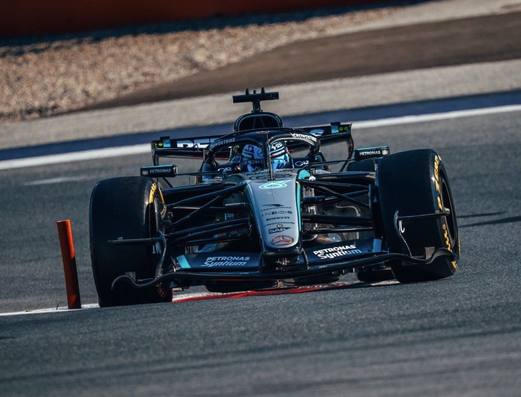 Russell celebra volta ao topo do pódio pela Mercedes: 'Incrível saber que eu consigo'