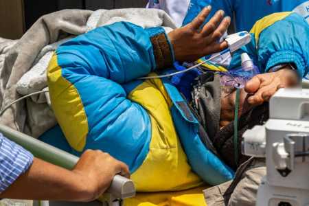 Sherpa desaparece no Everest e reaparece vivo após quase uma semana