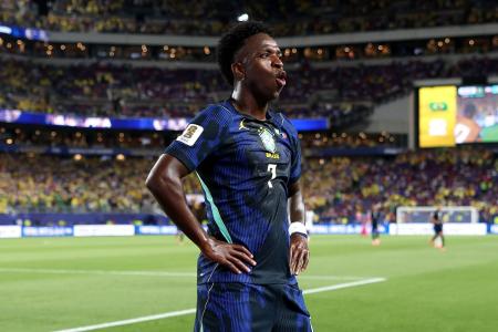 Vini Jr. celebra gol pelo Brasil na Copa