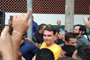 Flávio Bolsonaro inaugura pré-campanha em BH e visita o Mercado Central