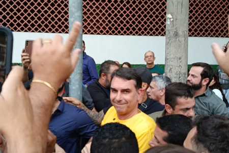 PT pede à PF investigação sobre possível ligação entre CV e aliados de Flavio Bolsonaro