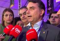 Flávio comenta episódio 'Dark Horse' e ataca governo Lula: 'Cortina de fumaça'