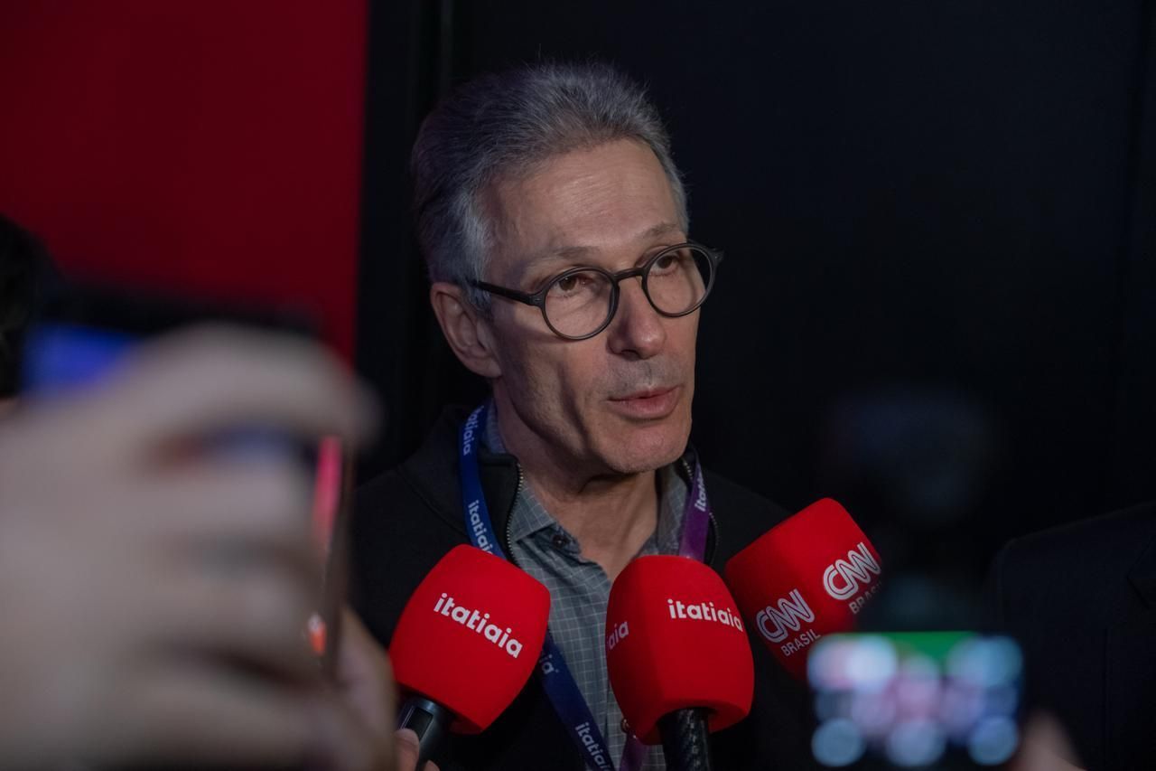 Zema defende privatizações e diz que não é função do governo 'administrar empresas'