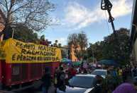 Manifestações de direita e esquerda tomam a Câmara de BH em meio à homenagem a Flávio