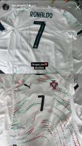 Camisa da seleção portuguesa autografada por Cristiano Ronaldo dada de presente a Ian Ângelo, filho de Hulk • Instagram / Ian Ângelo
