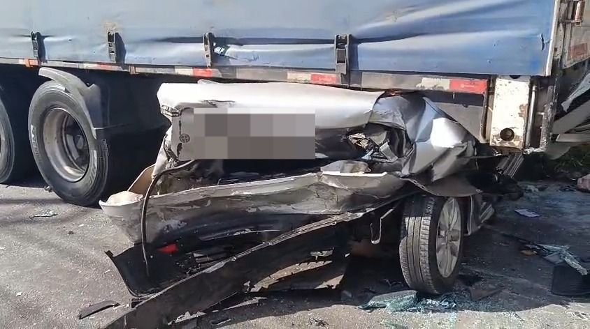 Motorista que empurrou carro sob caminhão em Contagem sofreu mal súbito, diz advogada