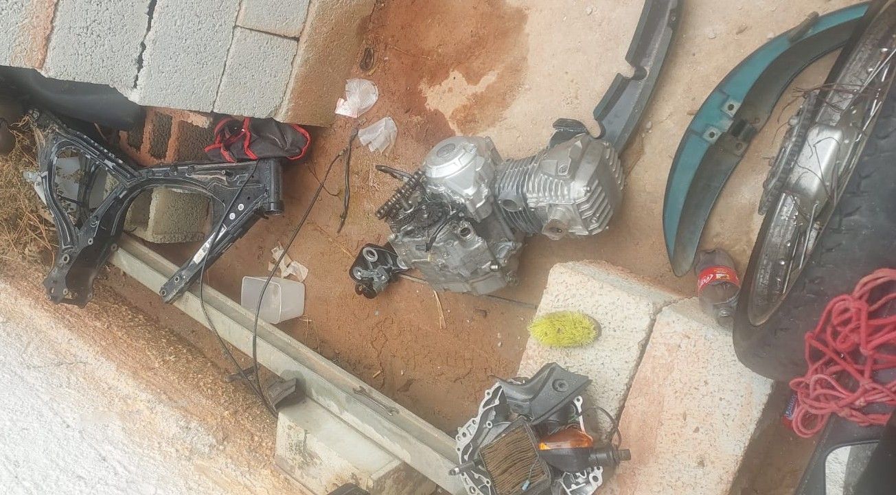 Local usado para desmanche de motocicletas furtadas é identificado em Ipatinga