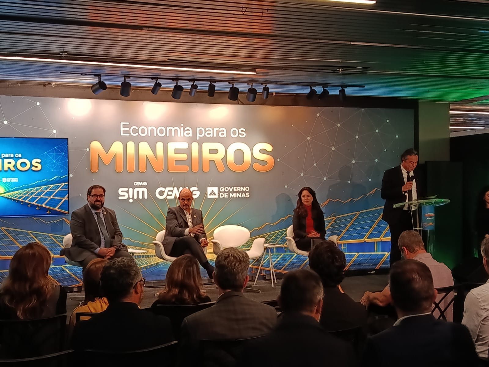 Cemig anuncia ação que prevê desconto de até 26% na conta de luz para quem usar energia solar