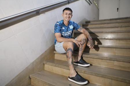 Gabriel Rojas mostra tatuagem de Maradona na perna • Ricardo Pristupluk/Itatiaia - Imagem cedida à Itatiaia pelo La Nacion