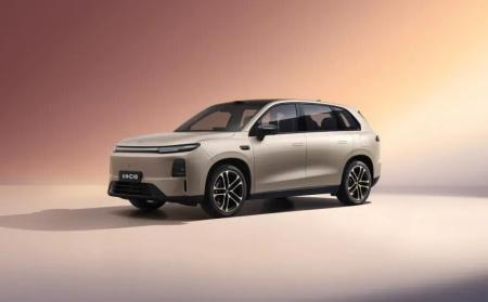 LeapMotor atualiza design e autonomia do C10 e C16 na China • Divulgação