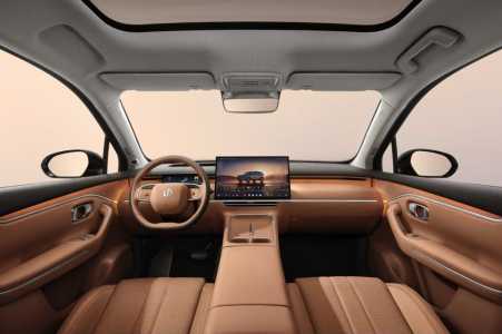 LeapMotor atualiza design e autonomia do C10 e C16 na China • Divulgação