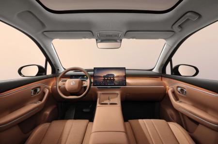 LeapMotor atualiza design e autonomia do C10 e C16 na China • Divulgação