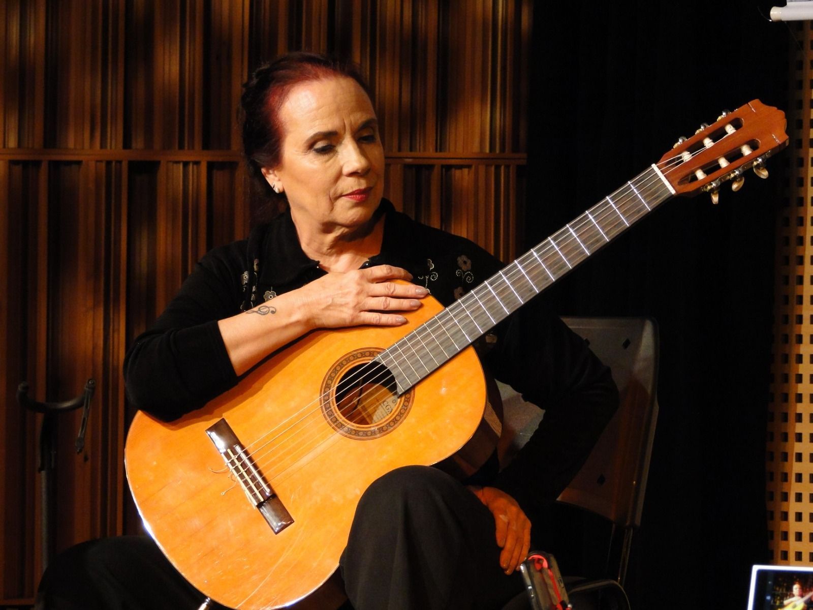 Violinista Cecília Barreto lança álbum em show no Cine Theatro Brasil nesta sexta-feira (19)