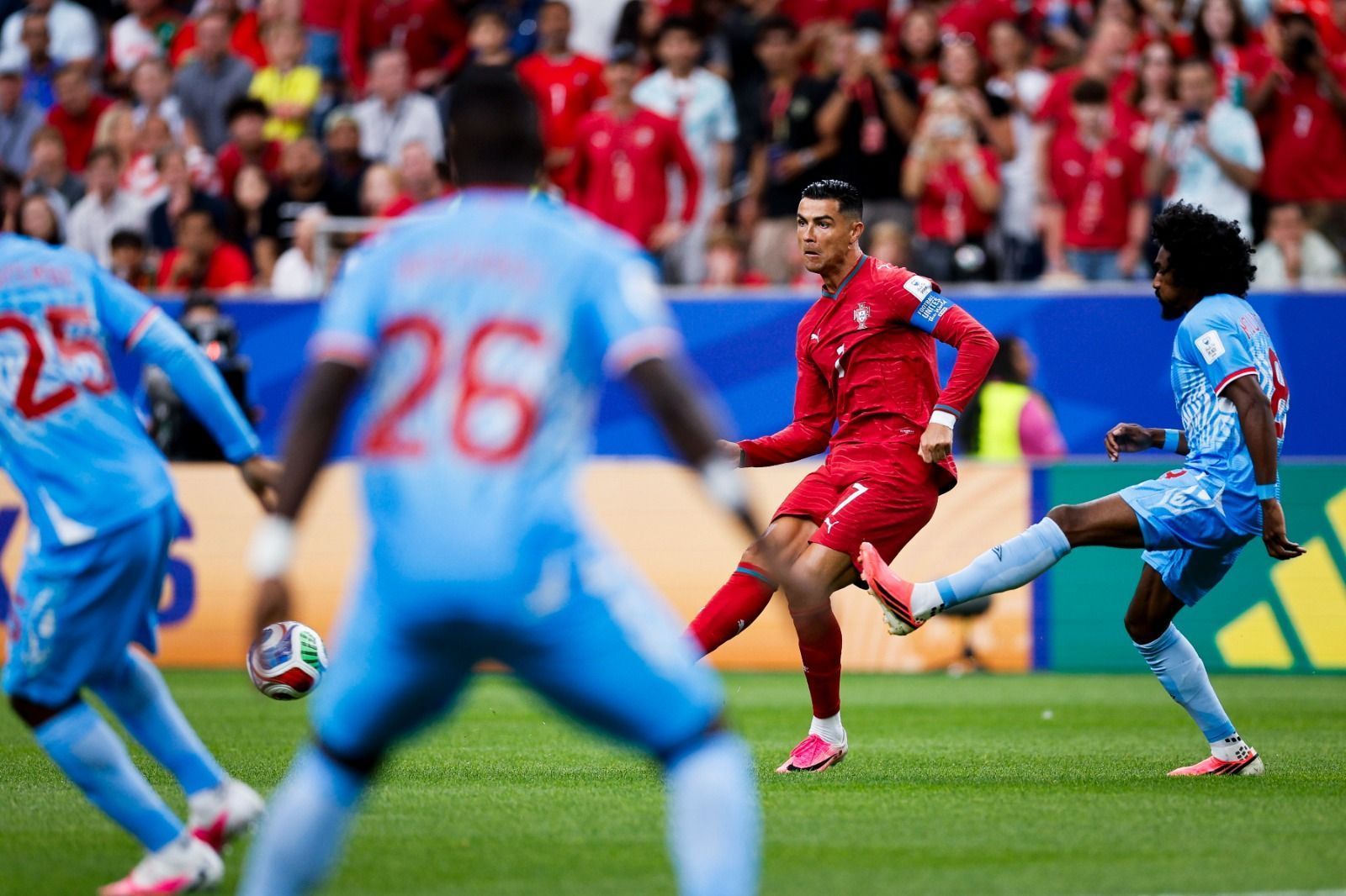 Após empate na Copa do Mundo, jogador da RD Congo é direto sobre Cristiano Ronaldo