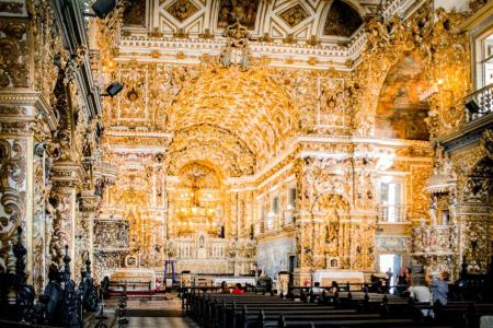 Teto da"igreja de ouro" antes do desabamento • Divulgação