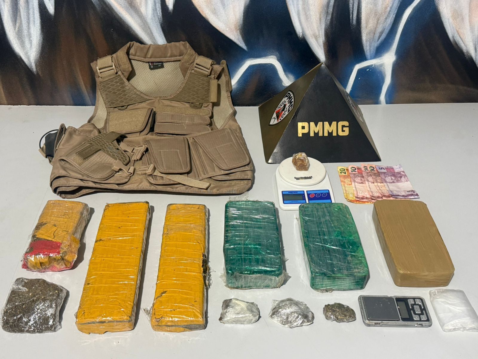 Dois presos por tráfico de drogas no Limoeiro, em Ipatinga