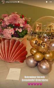 Rafa foi recebida com flores e balões • Reprodução/Redes Sociais