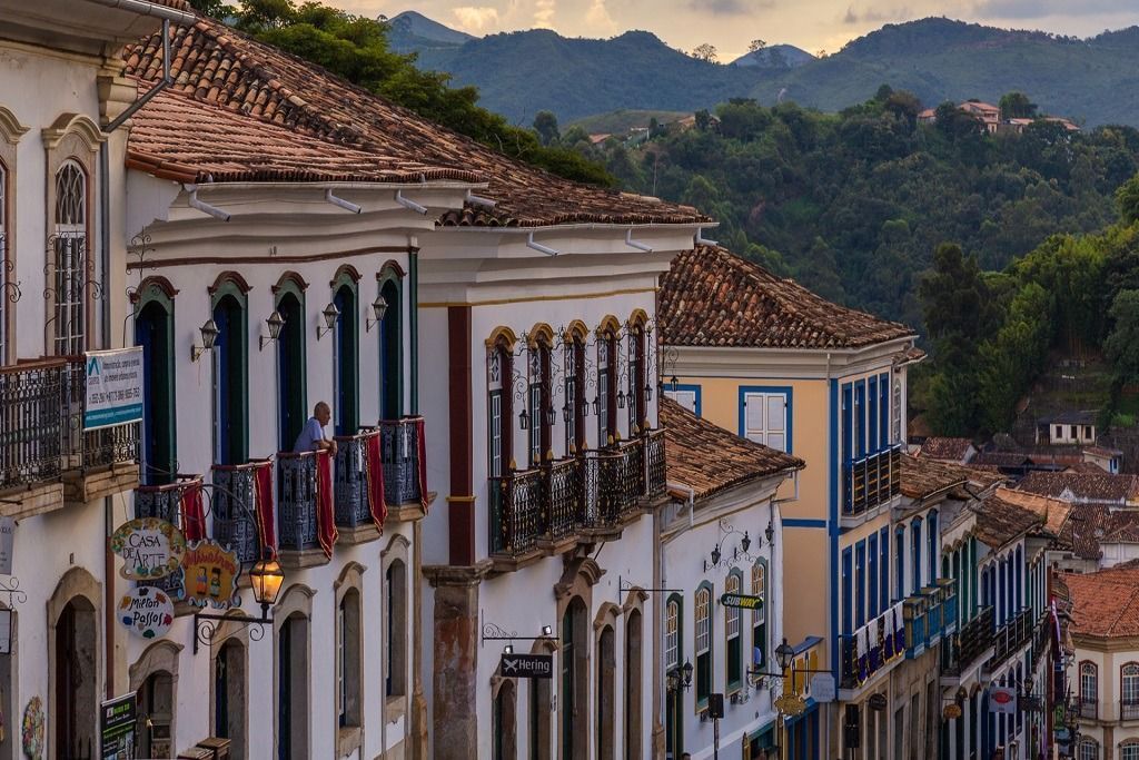 TCE aplica R$ 32 mil em multas por falhas em contrato de transporte escolar de Ouro Preto