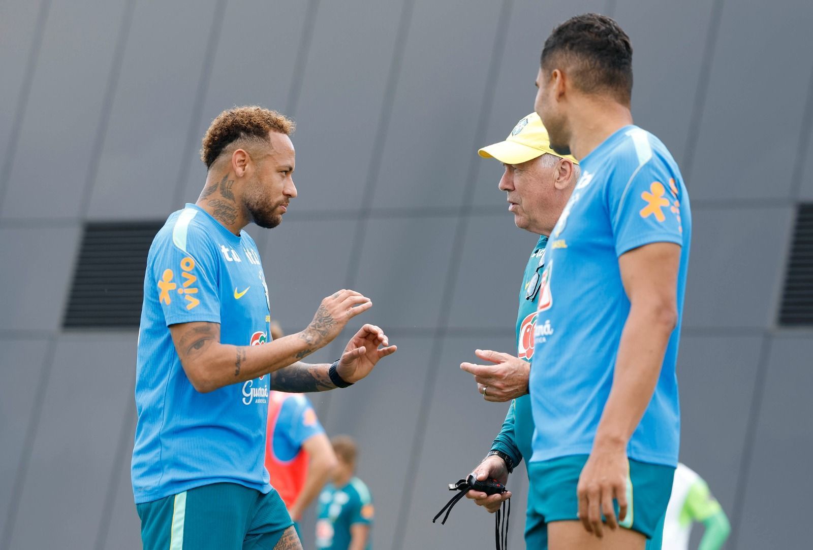 Neymar vai às redes após voltar aos treinos na Seleção Brasileira e manda recado