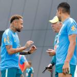 Neymar vai às redes após voltar aos treinos na Seleção Brasileira e manda recado