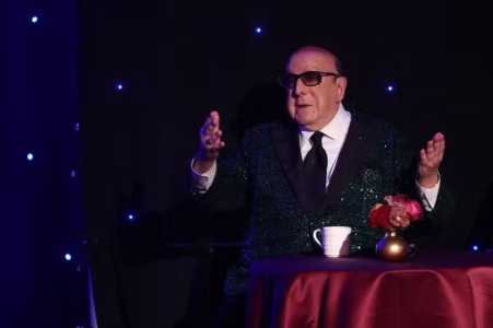 Clive Davis morreu aos 94 anos