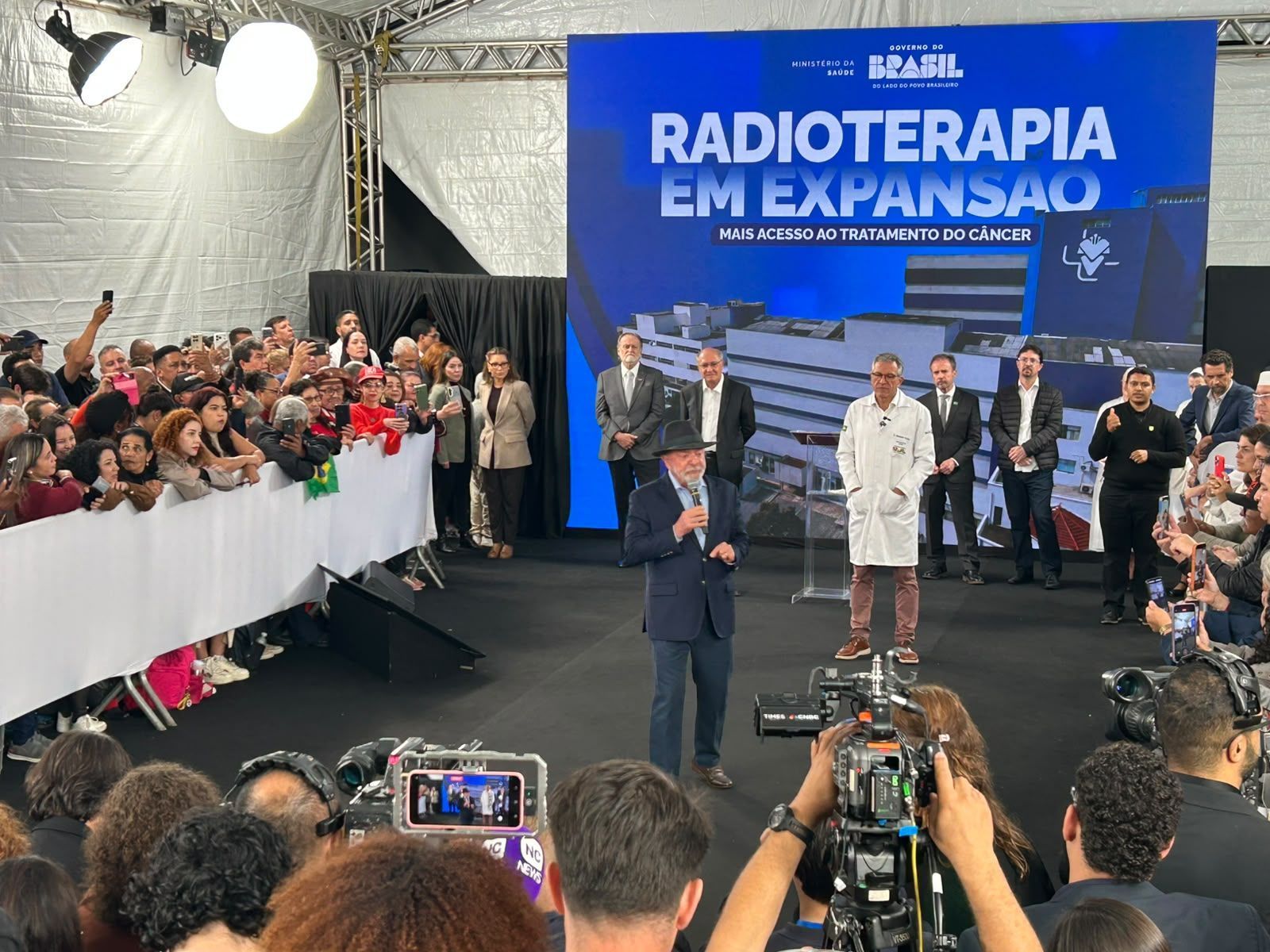 Lula inaugura radioterapia em SP: 'Mais moderna do que aquela que eu faço em Brasília'