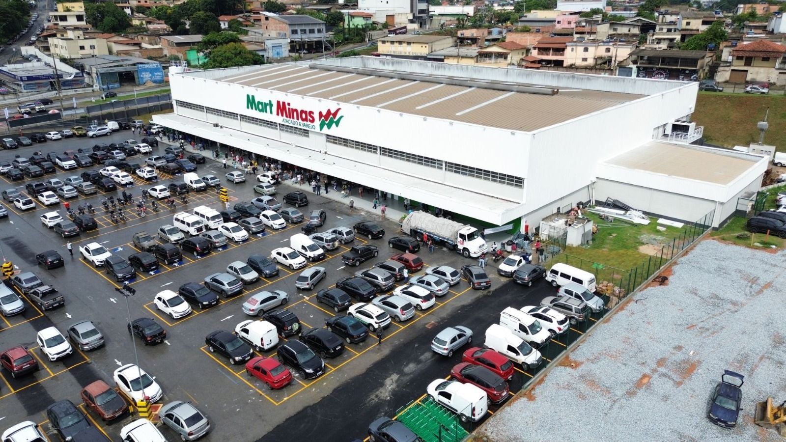 Rede de supermercados abre centenas de vagas de emprego em MG