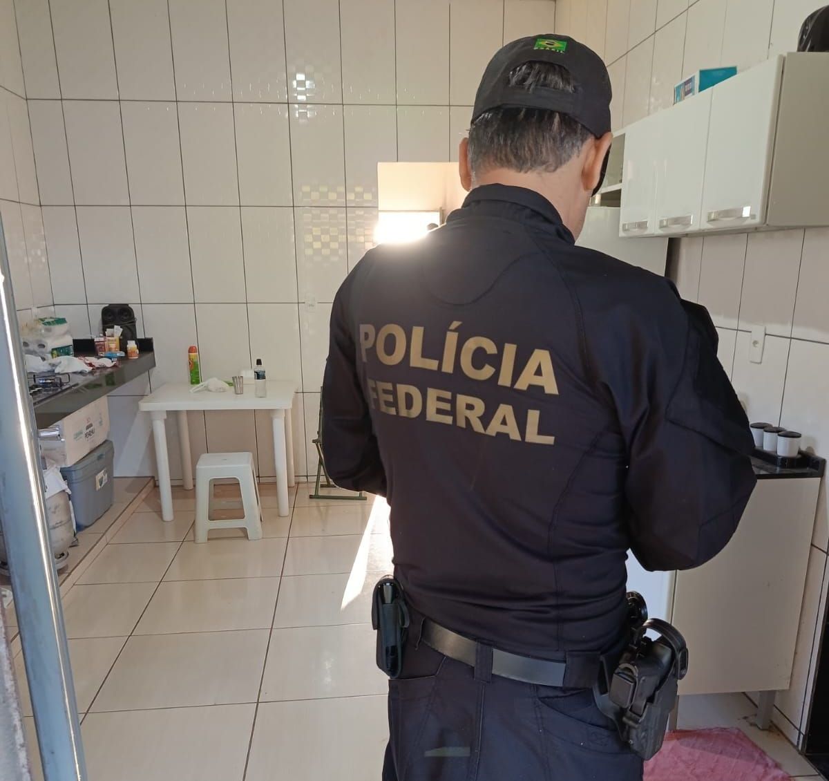PF prende homem em Buritizeiro por armazenamento de material de abuso sexual infantil