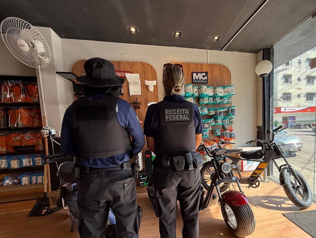 Receita Federal e Polícia Militar apreendem R$ 1 milhão em mercadorias em cidade mineira