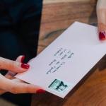 Cafeteria em Paris permite que clientes enviem 'cartas para o futuro'
