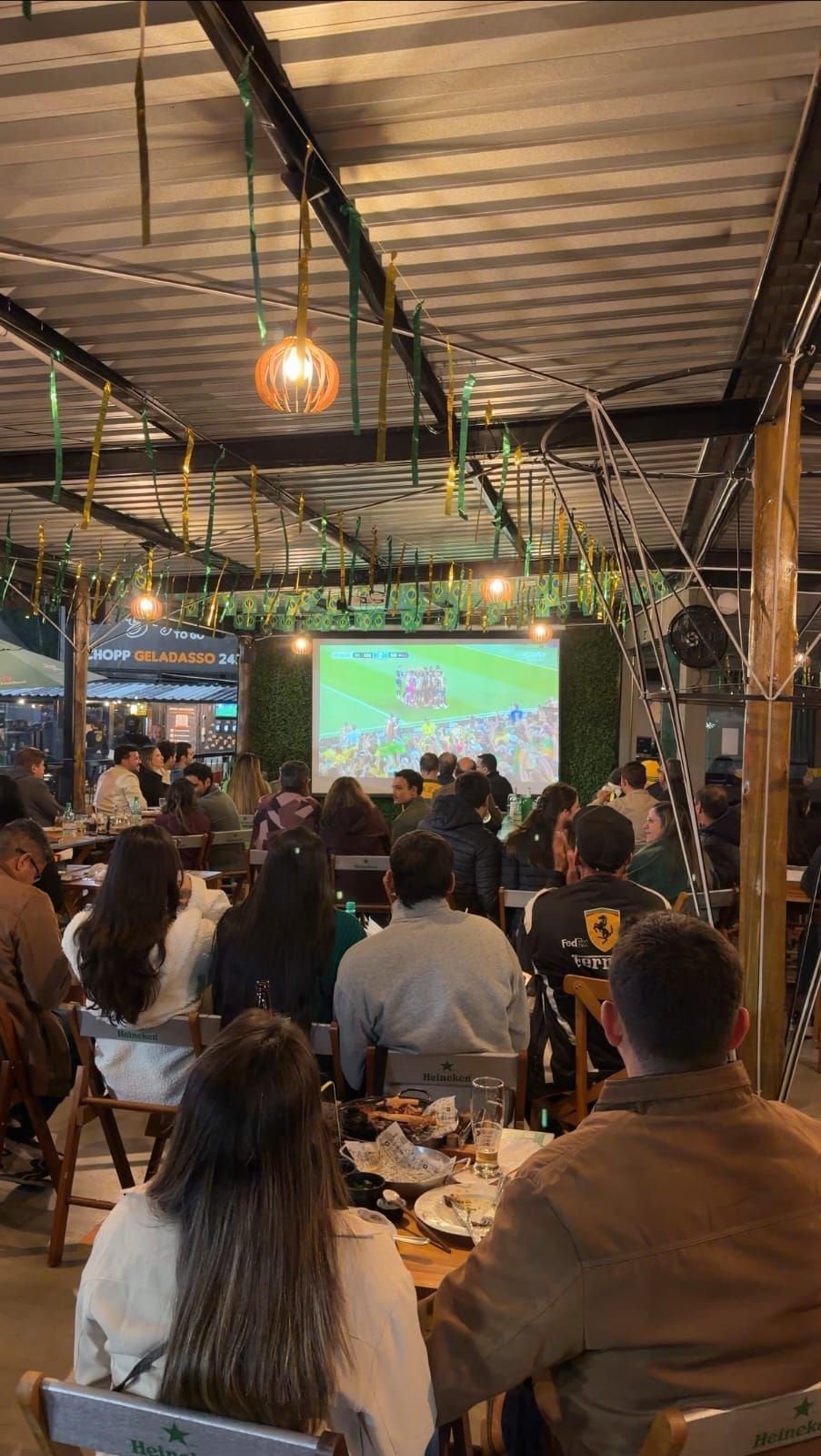 Copa do Mundo altera rotina de bares e restaurantes no Sul de Minas